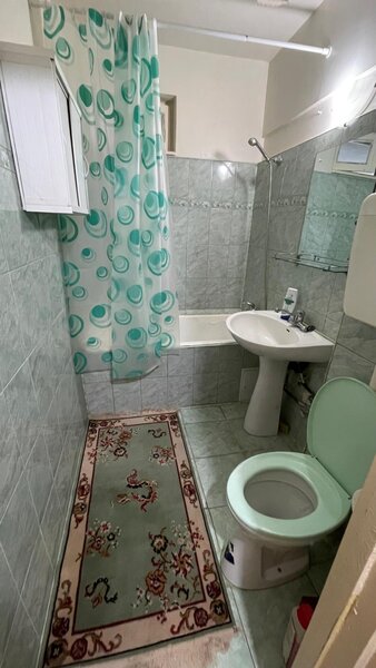 Drumul Taberei, Piata Moghioros